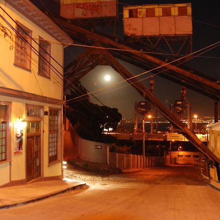 Hostal Recuerdos De Familia Valparaíso Exterior foto